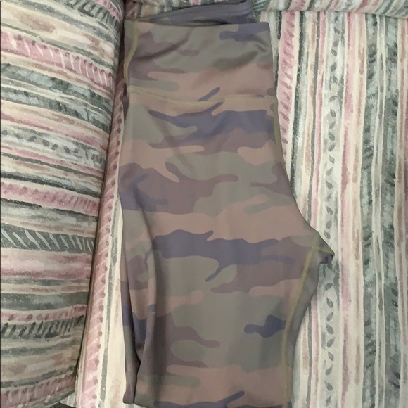 CAMO ACTIVEWEAR LEGGINGS - Picture 1 of 1